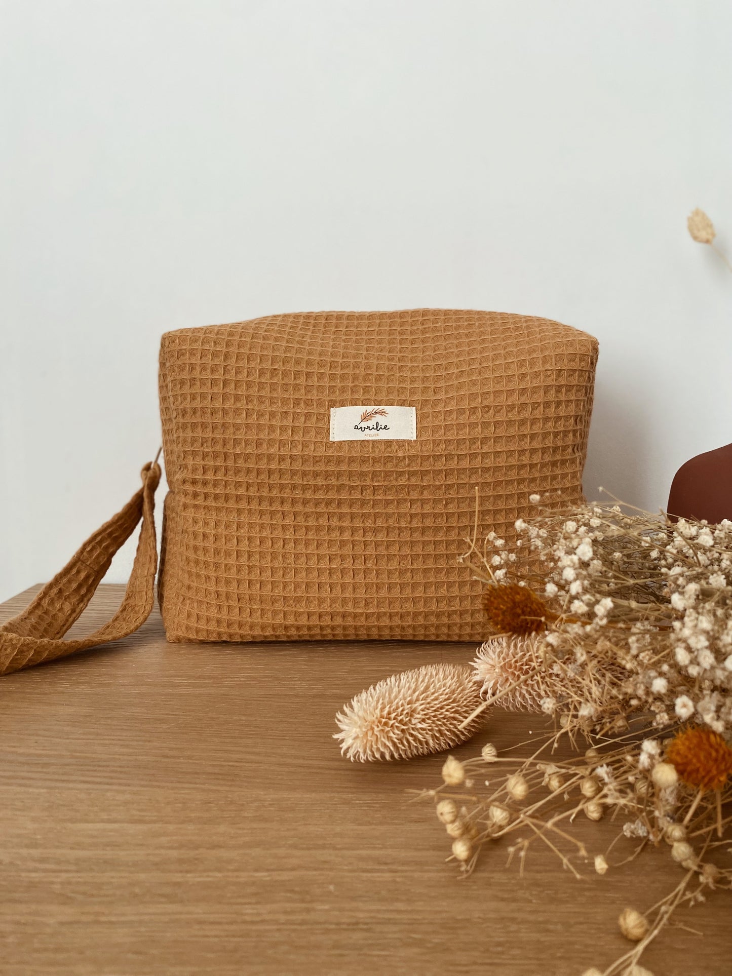 Customizable honeycomb toiletry bag