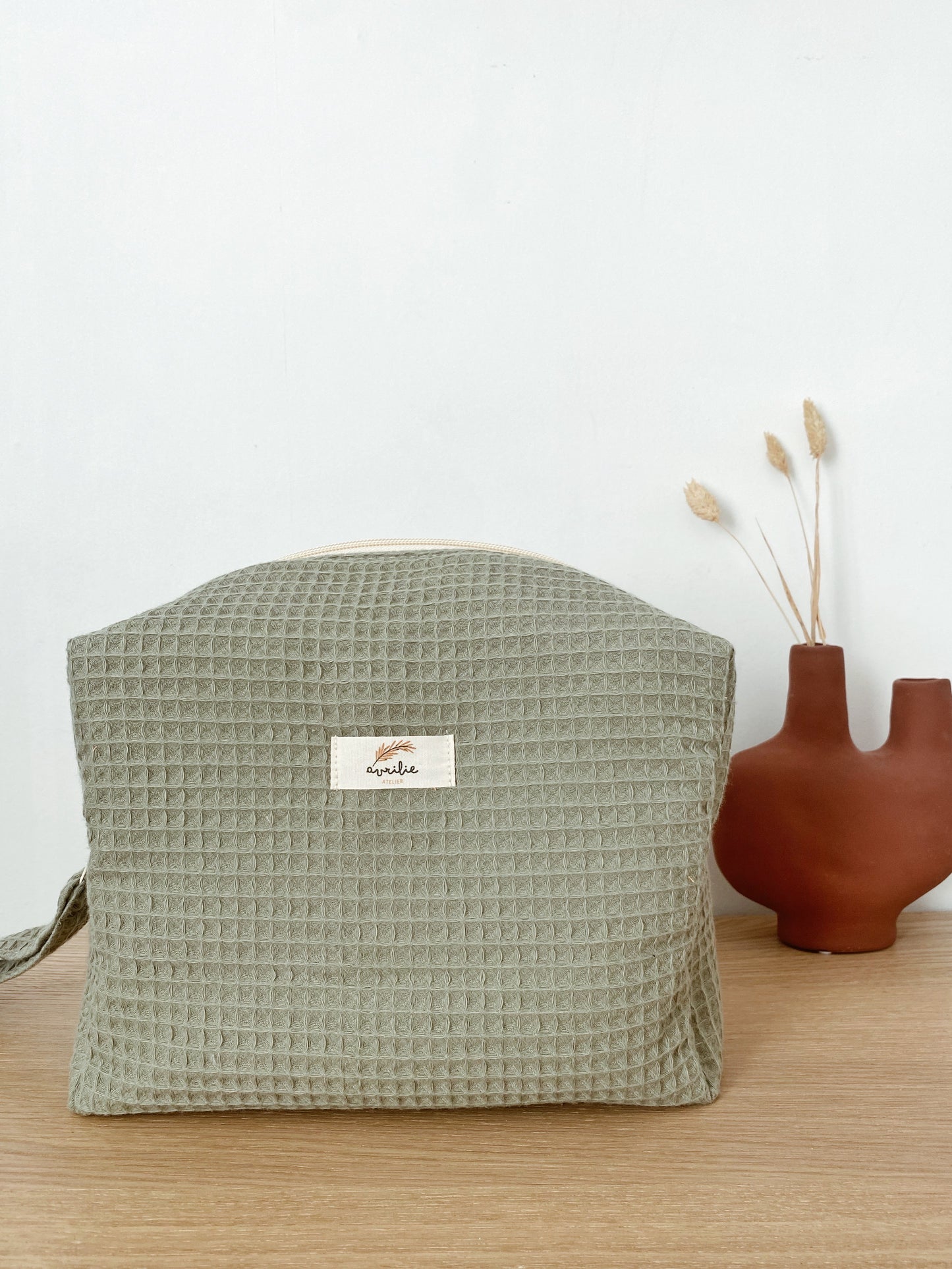 Customizable honeycomb toiletry bag