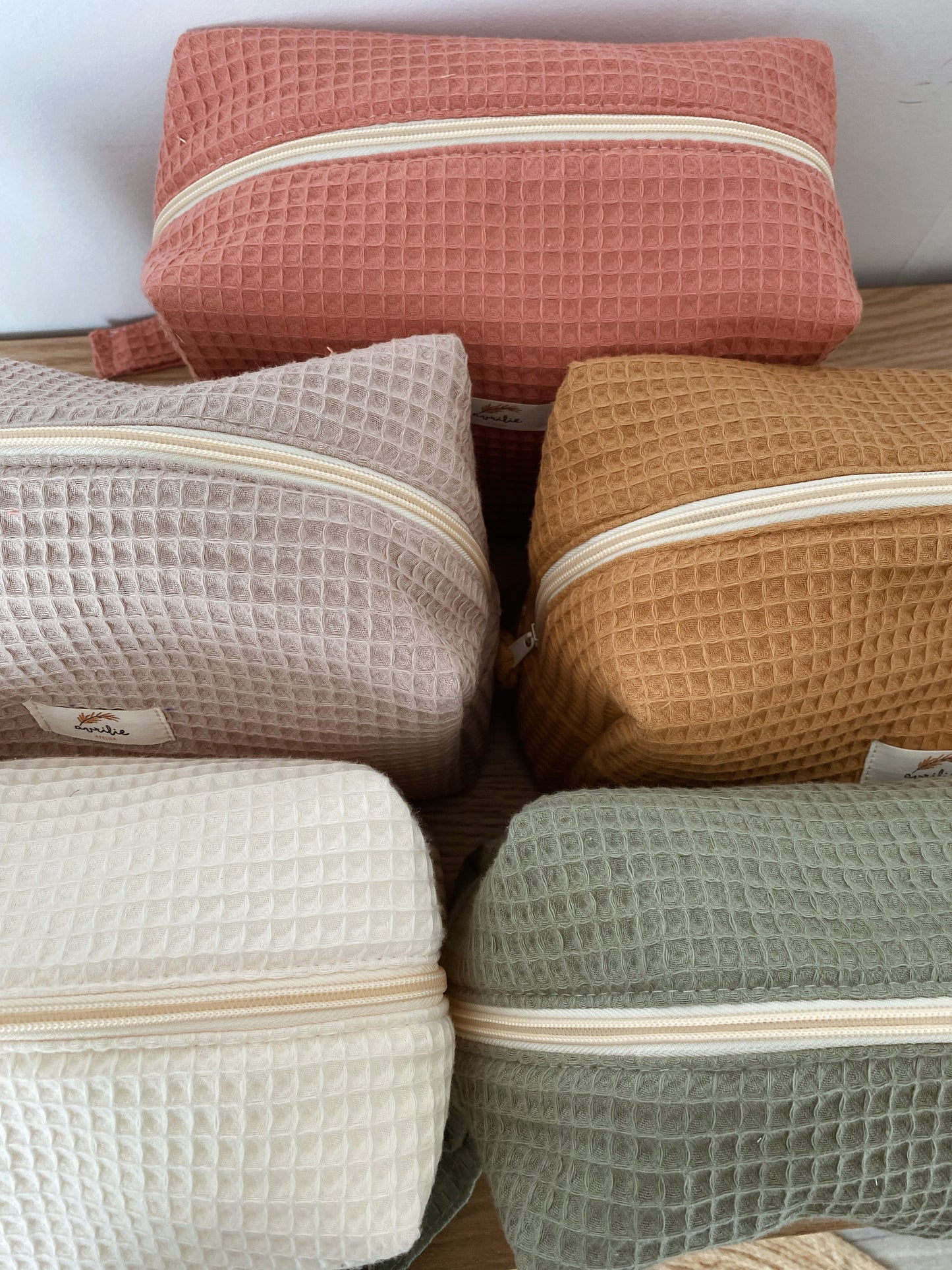 Customizable honeycomb toiletry bag