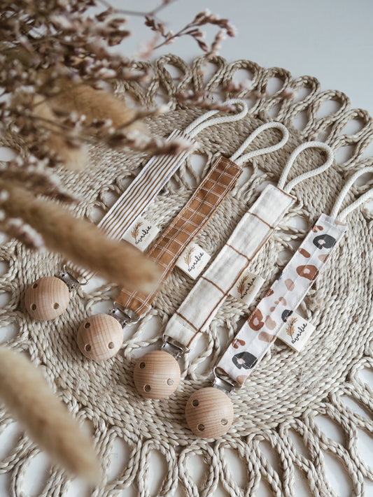 Customizable pacifier clip