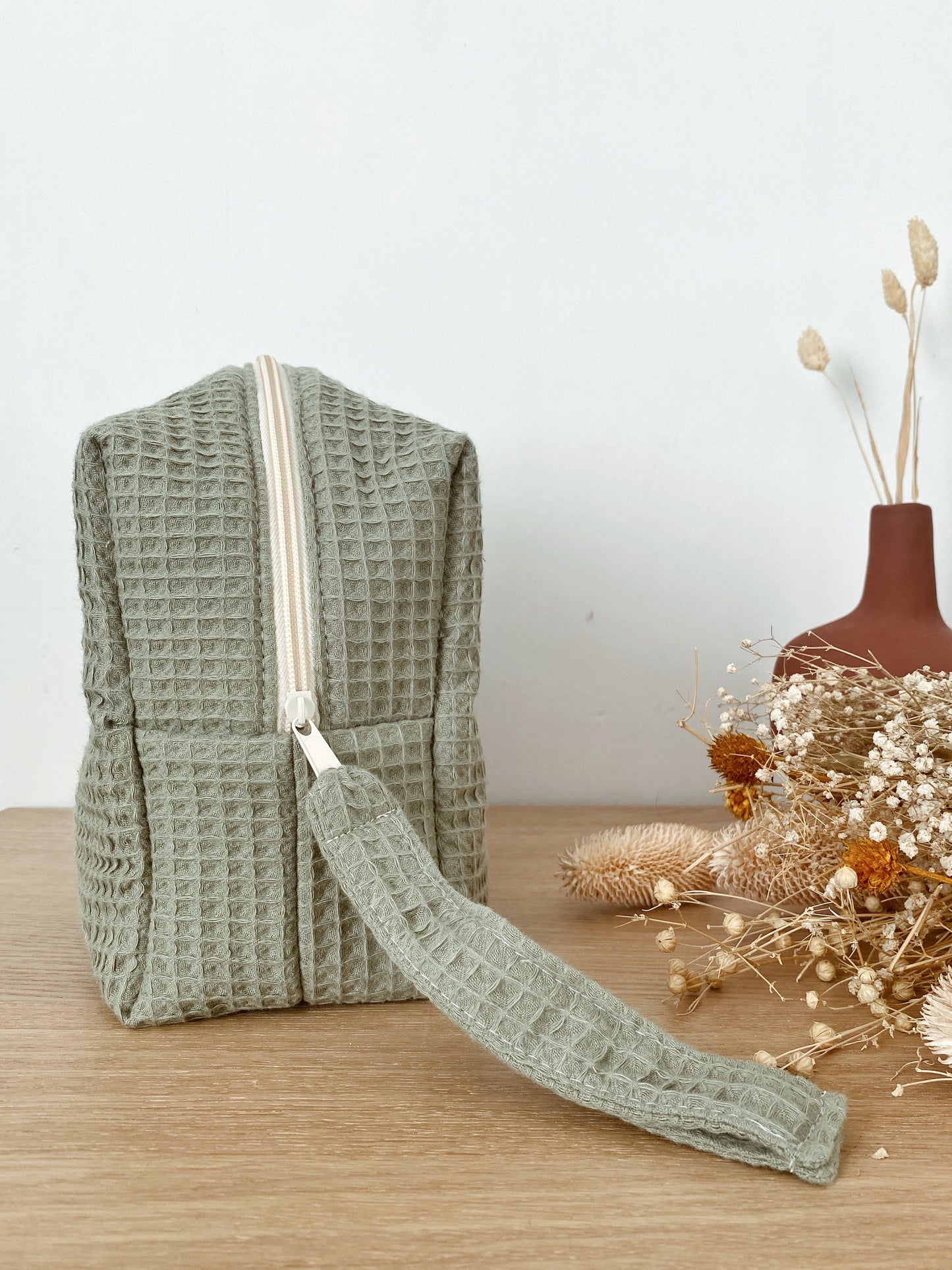 Customizable honeycomb toiletry bag