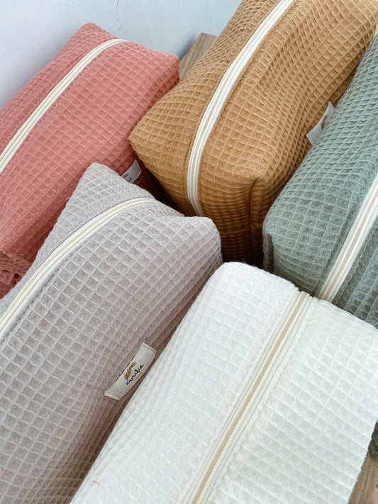 Customizable honeycomb toiletry bag