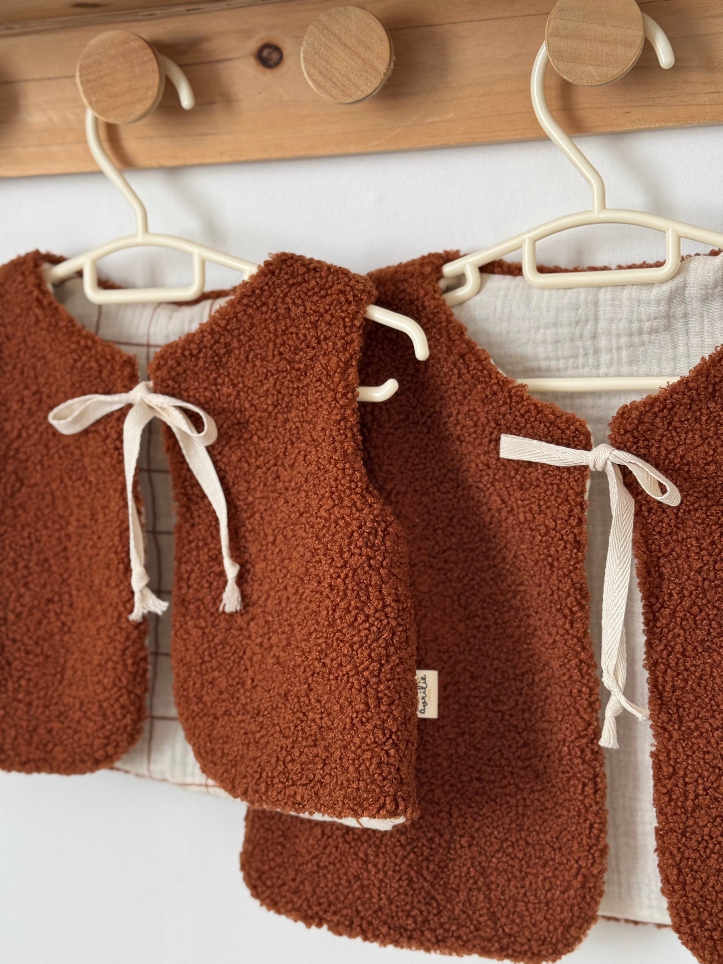 Gilet de berger réversible bébé et enfant avec liens à nouer COLLECTION TEDDY